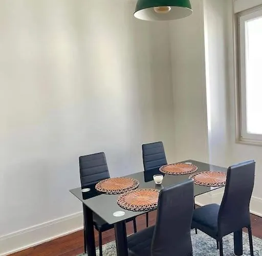 2 Bdrms Near Lx Factory Free Parking
