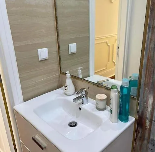 2 Bdrms Near Lx Factory Free Parking Appartement