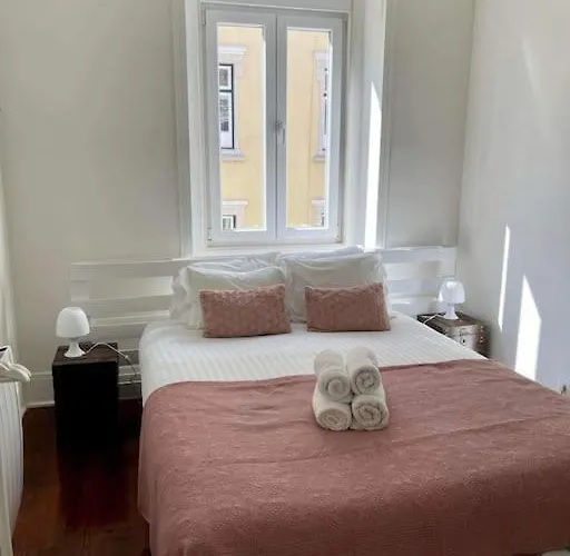 Appartement 2 Bdrms Near Lx Factory Free Parking Lissabon